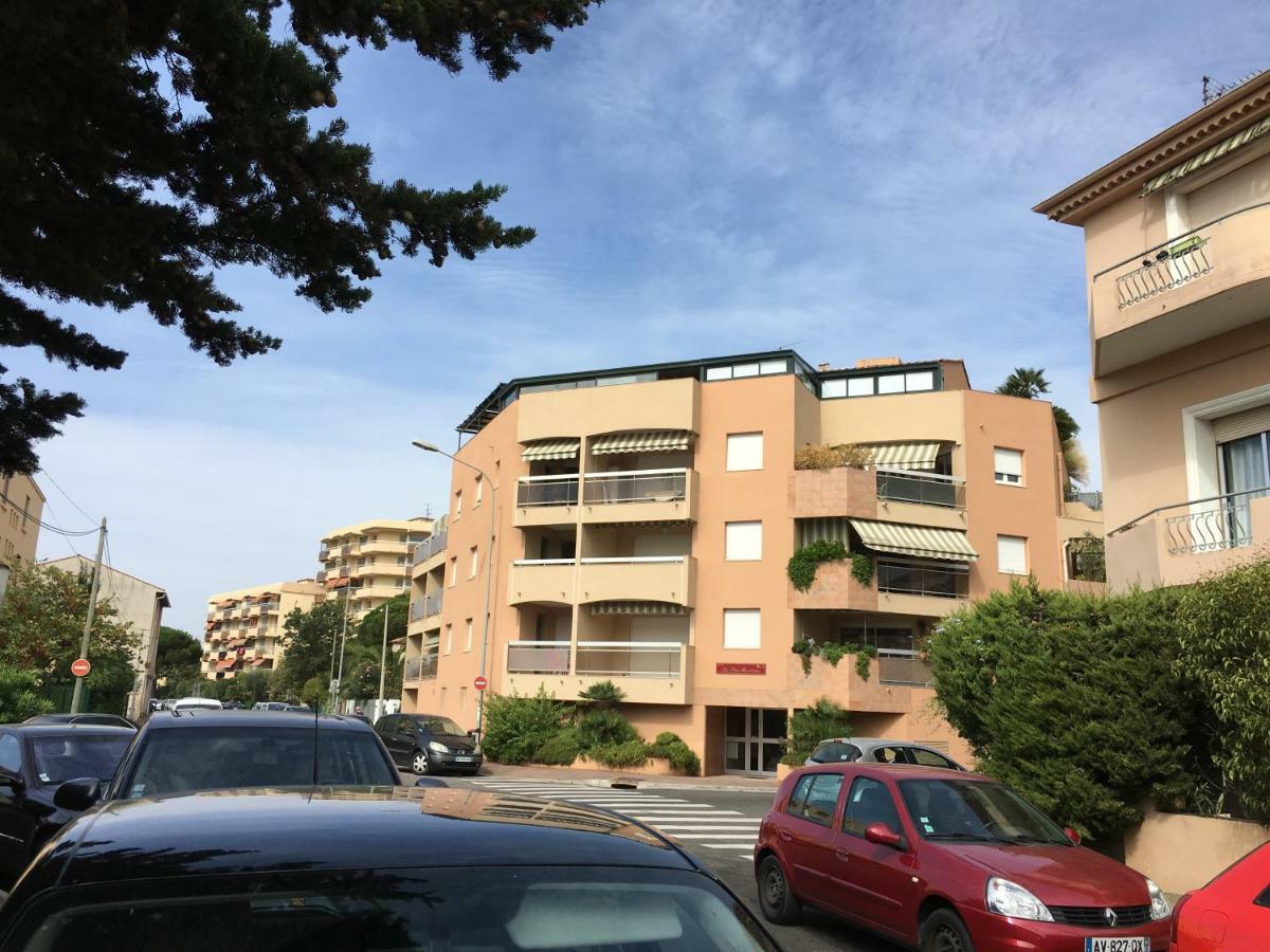 Appartement Les Pins Maritimes à Fréjus Extérieur photo